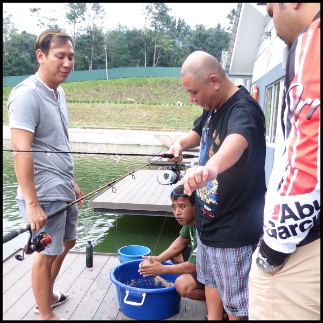 Steven kindly helping Saran with his reel